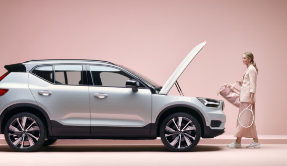 Volvo XC40 huven öppen