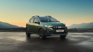 Dacia Sandero Stepway parkerad med fin utsikt