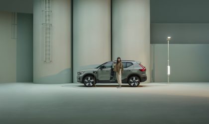 Light version-SKW157_profile_talent1_PHEV_MY23
