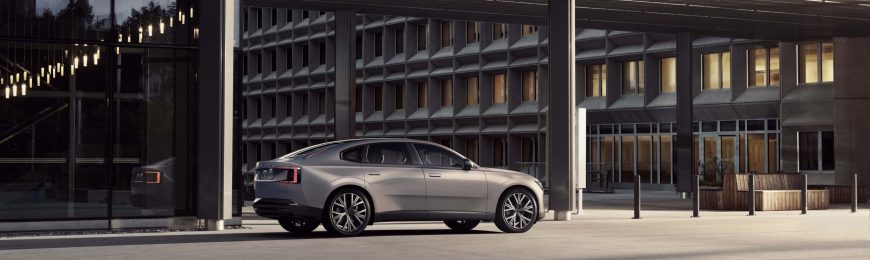 Volvo ES90 i stadsmiljö