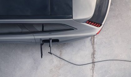 Volvo på laddning uppifrån